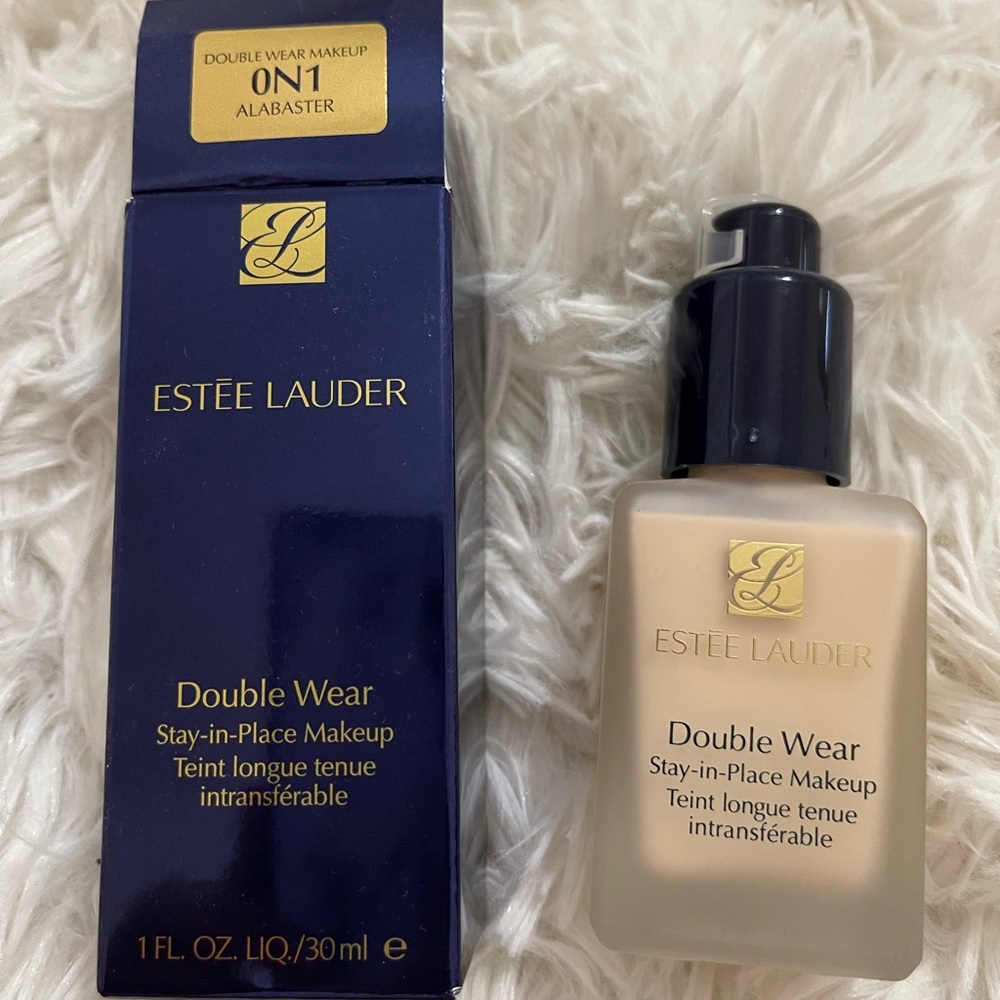 BNIB Estée Lauder Double Wear Foundation in 0N1 Alabaster with pump